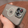 Capa Magnética Fosca Translúcida com Proteção de Lente para iPhone